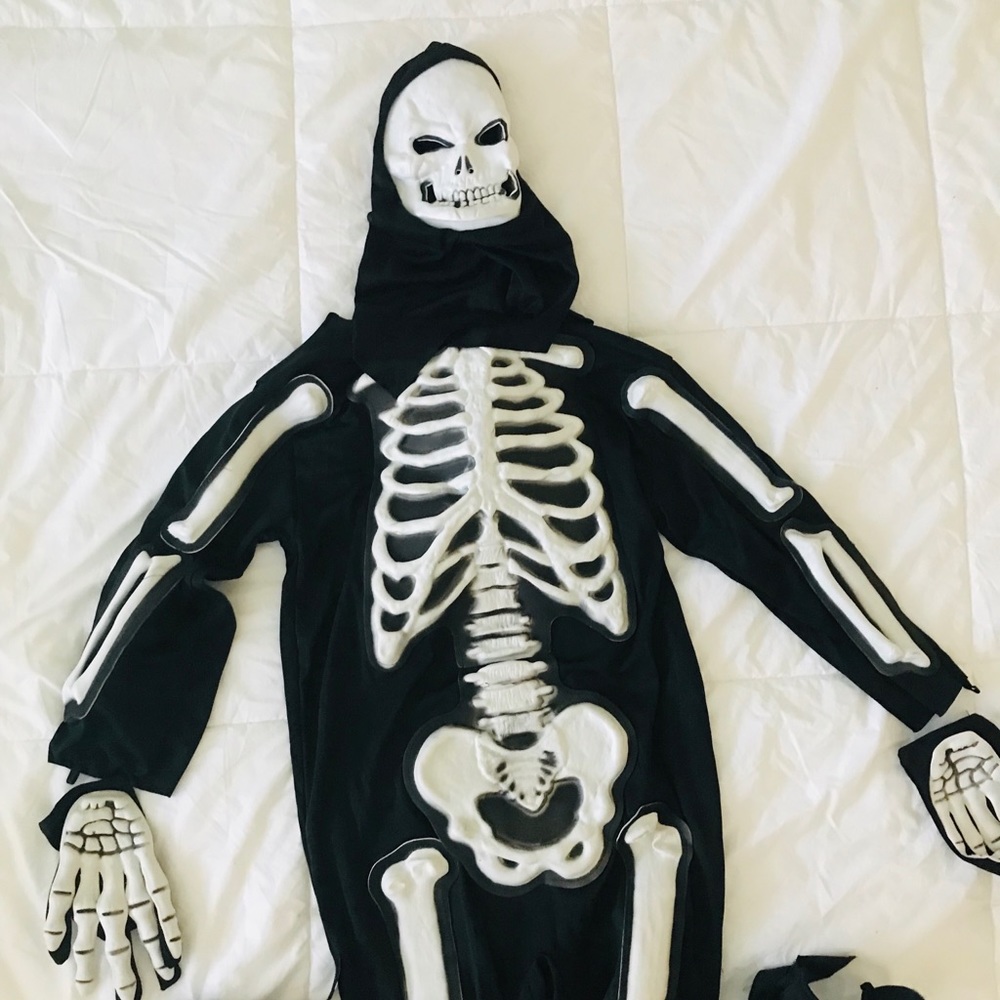 Halloween Custome Skeleton Boys Medium 8/10
